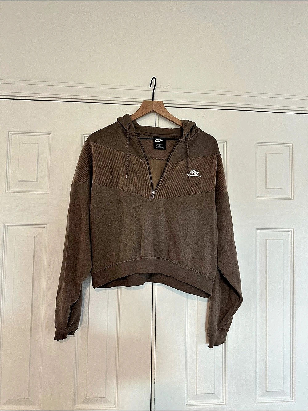 Nike Cropped Pullover Hoodie in Brown Size Medium